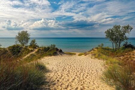 Spacious Upstairs 1Bed- Walking Distance To Beach Outlet Mall Michigan City Exterior foto