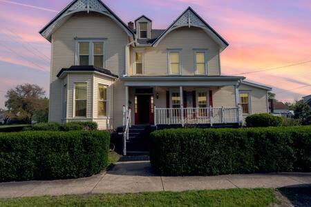 Spacious Upstairs 1Bed- Walking Distance To Beach Outlet Mall Michigan City Exterior foto