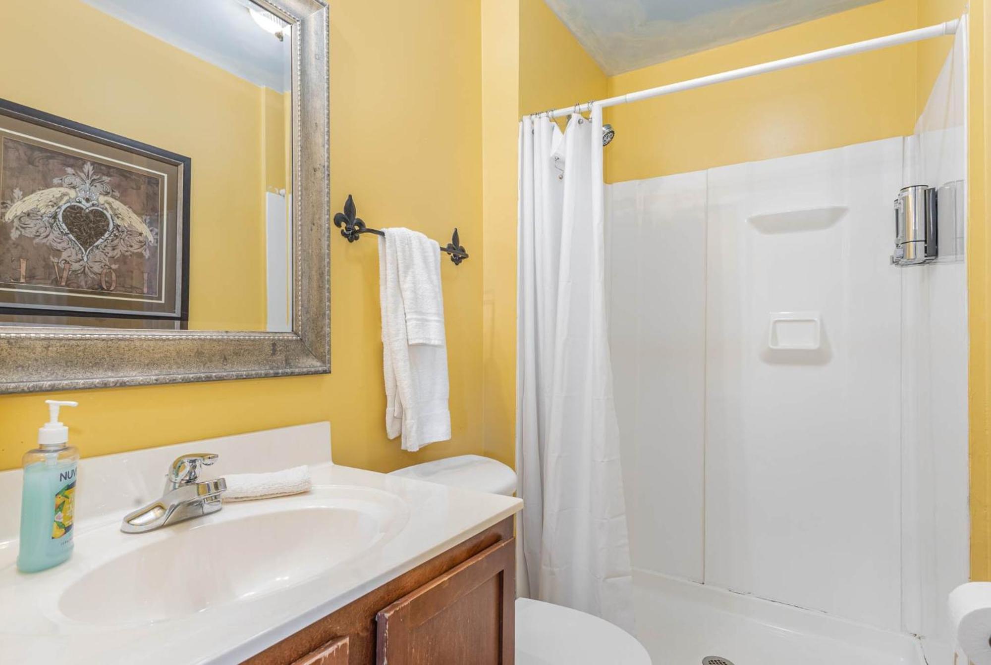 Spacious Upstairs 1Bed- Walking Distance To Beach Outlet Mall Michigan City Exterior foto