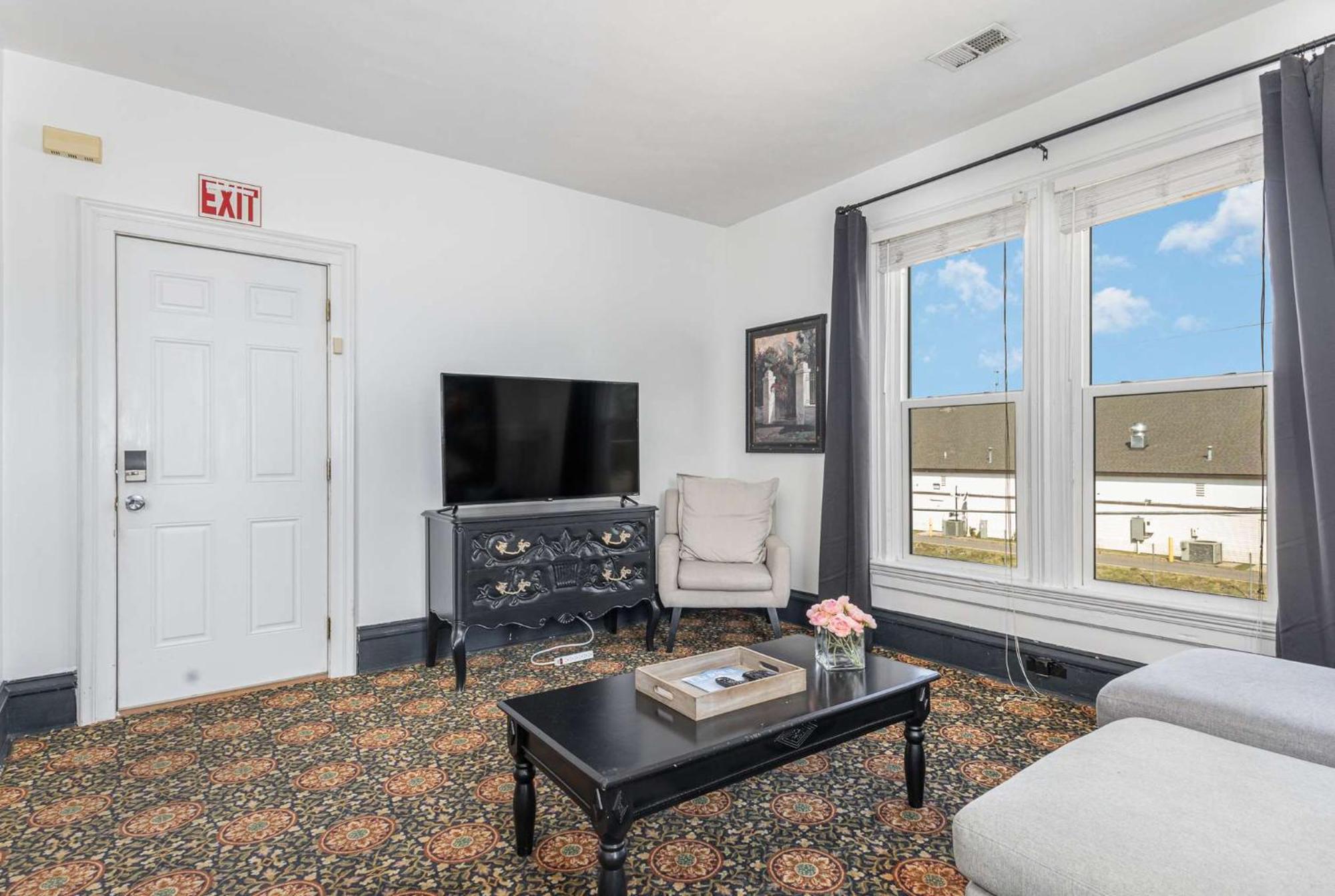 Spacious Upstairs 1Bed- Walking Distance To Beach Outlet Mall Michigan City Exterior foto